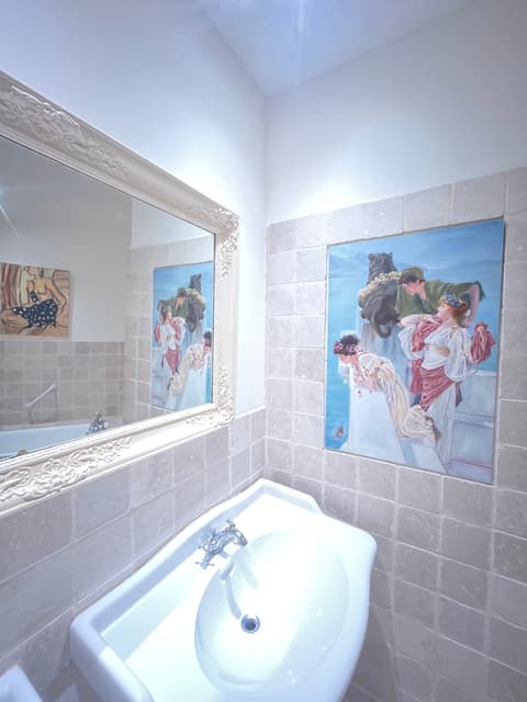 Room 1 - master bedroom