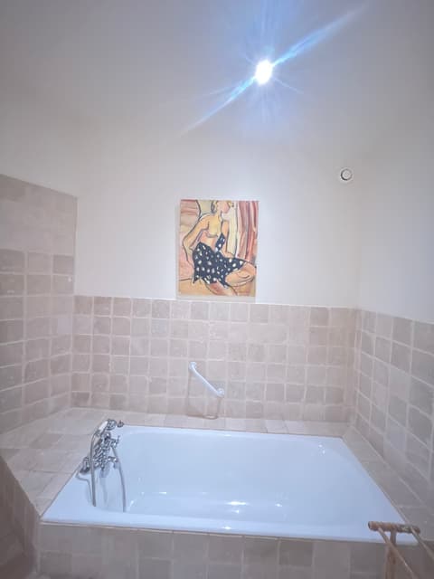 Room 1 - bedroom detail