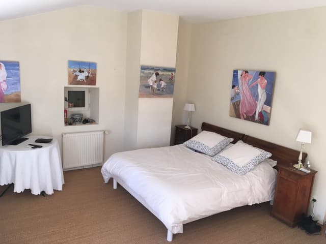 Room 1 - en-suite bathroom