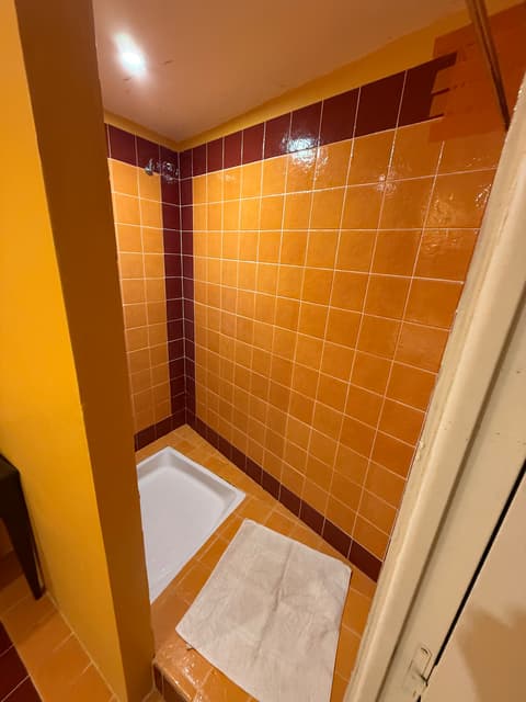 Room 5 - en-suite bathroom