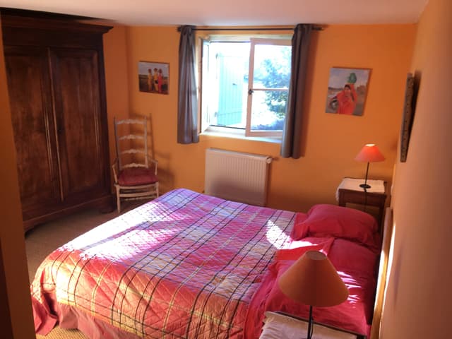 Room 5 - bedroom overview