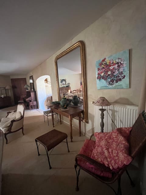 Living room with traditional furnishings